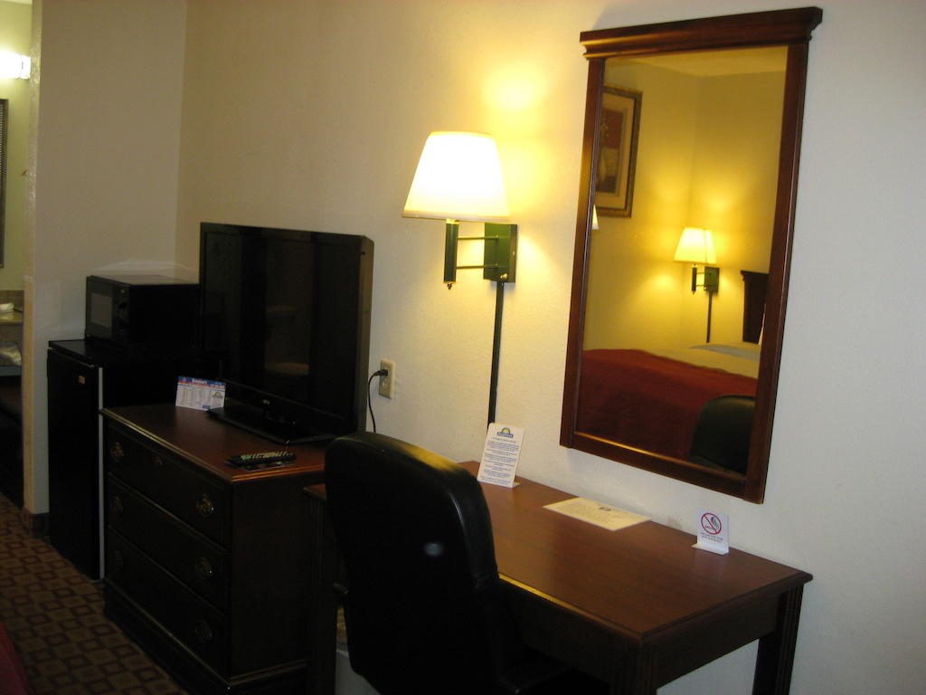 Days Inn By Wyndham Bloomington Zewnętrze zdjęcie